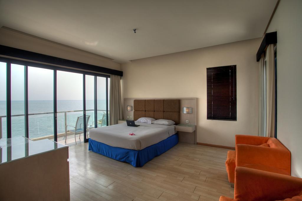 Tanjung Kodok Beach Resort Paciran Habitación foto